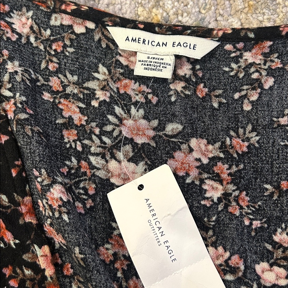 Women’s American Eagle Outfitters Black Floral Wrap Top - Picture 2 of 4
